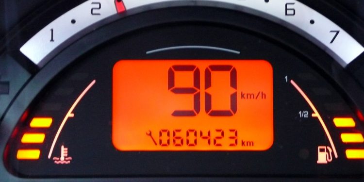 Les secrets pour détecter un compteur kilométrique trafiqué sur une voiture d’occasion