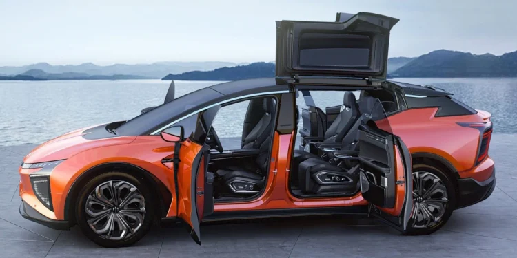 Faut-il vraiment fouiller dans le passé de votre future voiture d’occasion ?