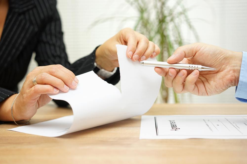 découvrez comment résilier votre assurance auto simplement et efficacement. suivez nos conseils et astuces pour éviter les tracas lors de la résiliation de votre contrat d'assurance automobile. obtenez des informations sur vos droits et les démarches à suivre.