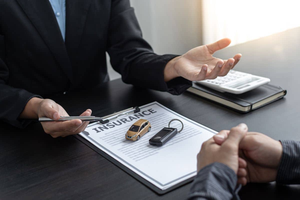 découvrez notre assurance auto adaptée à vos besoins ! protégez votre véhicule avec des garanties complètes, des tarifs compétitifs et un service client à votre écoute. roulez sereinement avec notre couverture sur mesure.