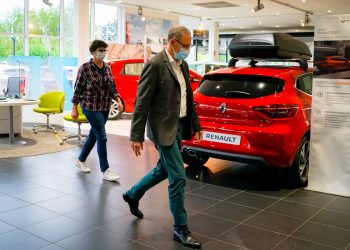 découvrez nos solutions d'acquisition et de financement automobile adaptées à vos besoins. profitez de taux compétitifs et d'une expertise pour acheter votre véhicule en toute sérénité.