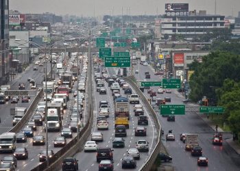 découvrez les implications de l'assouplissement des réglementations sur la vente des voitures à essence d'ici 2035. informez-vous sur les enjeux environnementaux, économiques et les perspectives d'avenir pour les conducteurs et l'industrie automobile.