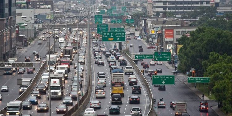 découvrez les implications de l'assouplissement des réglementations sur la vente des voitures à essence d'ici 2035. informez-vous sur les enjeux environnementaux, économiques et les perspectives d'avenir pour les conducteurs et l'industrie automobile.