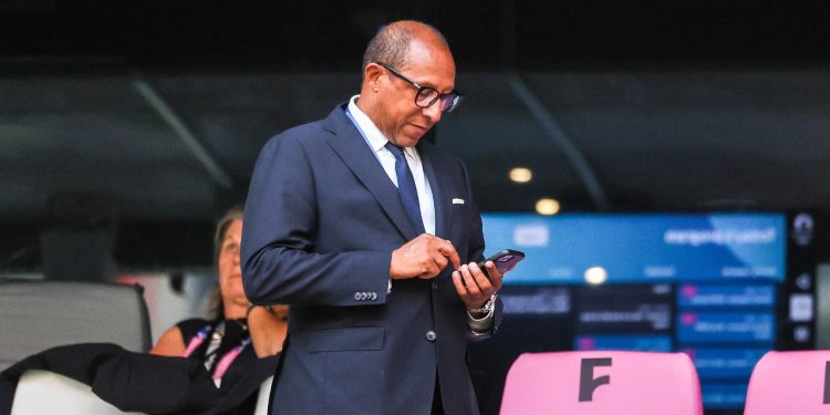 découvrez le défi d'alain henry à la banque scotia, une initiative innovante qui vise à transformer le secteur bancaire. suivez son parcours inspirant et les enjeux qu'il soulève pour l'avenir de la finance.