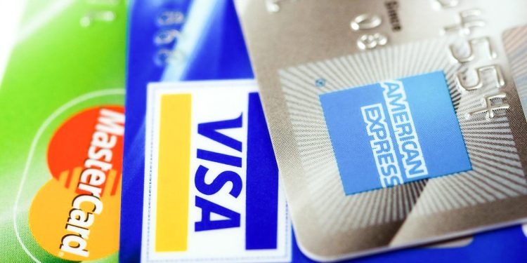 découvrez nos conseils pour préparer votre carte bancaire avant de louer une voiture cet été. évitez les surprises et assurez-vous d'avoir toutes les informations nécessaires pour un voyage réussi.