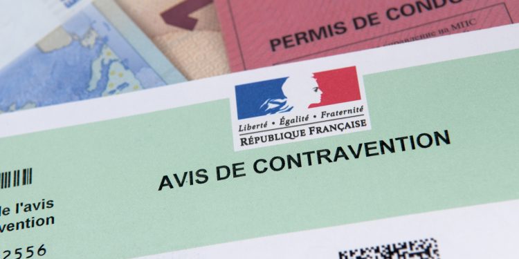 découvrez tout ce qu'il faut savoir sur les amendes liées au prêt de voiture en 2025 : nouvelles réglementations, montants des sanctions et conseils pour éviter les infractions.