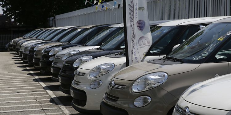 découvrez les dessous du scandale des crédits automobiles : manipulation des taux, pratiques douteuses des établissements financiers et impact sur les consommateurs. informez-vous sur vos droits et les alternatives pour éviter les pièges de l'endettement.