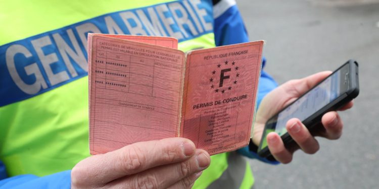 découvrez les conséquences et les démarches à suivre si vous prêtez votre voiture à un ami et qu'il reçoit une amende. informez-vous sur vos droits, responsabilités et les formalités à respecter pour éviter les mauvaises surprises.