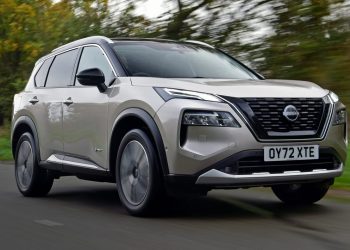 découvrez comment la nissan se positionne face à la renault en tant que rivale directe de la fameuse accord, en comparant performances, design et technologies pour vous aider à choisir le meilleur modèle.