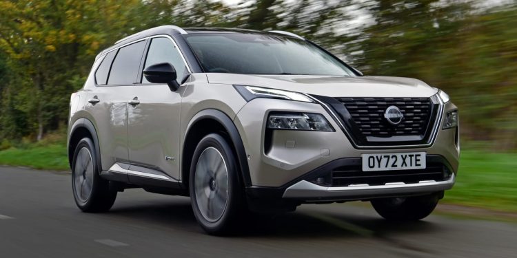 découvrez comment la nissan se positionne face à la renault en tant que rivale directe de la fameuse accord, en comparant performances, design et technologies pour vous aider à choisir le meilleur modèle.