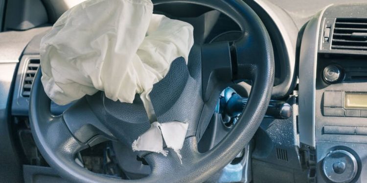 découvrez comment le rappel takata impacte les propriétaires de véhicules : tout sur l'obligation d'utiliser un véhicule de remplacement, les démarches à suivre et les droits des consommateurs concernés.