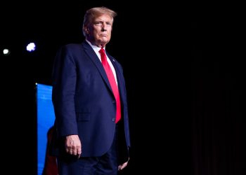 découvrez comment donald trump soutient les incitations fiscales pour le secteur automobile et les impacts potentiels sur l’industrie et les consommateurs en 2024.