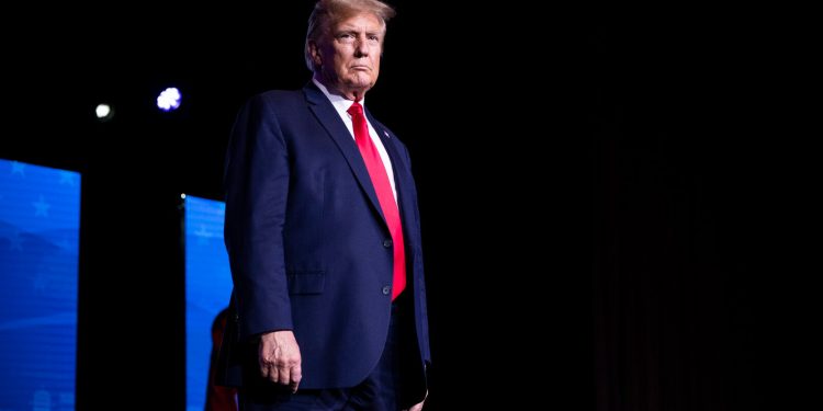 découvrez comment donald trump soutient les incitations fiscales pour le secteur automobile et les impacts potentiels sur l’industrie et les consommateurs en 2024.