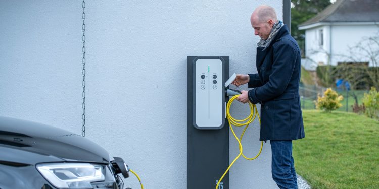 découvrez les implications de la fin du crédit d’impôt pour l’installation de bornes de recharge et comment cela impacte vos projets de mobilité électrique.