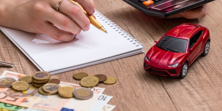 découvrez pourquoi certains crédits auto peuvent être onéreux et comment éviter les pièges pour financer votre véhicule intelligemment.