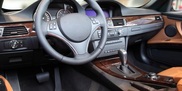 découvrez comment bénéficier du crédit d'impôt pour l'achat d'une voiture neuve et réduisez le coût de votre véhicule écologique.