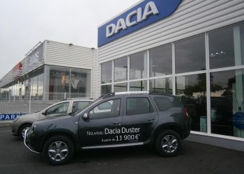 découvrez les raisons et les impacts de la chute continue des ventes de voitures neuves dans le secteur automobile.