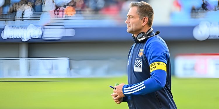 découvrez azéma et sa nouvelle équipe qui mèneront castres vers 2026 avec ambition et détermination.