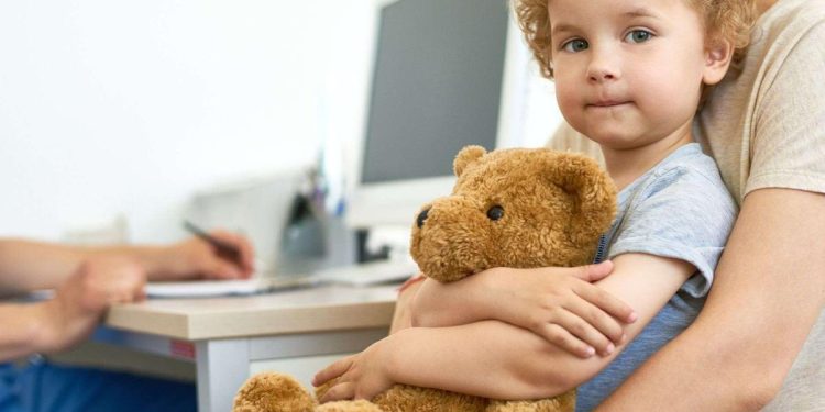 découvrez les détails concernant l'hospitalisation de heguy pour un syndrome rare, incluant son état de santé et les mesures prises par les médecins.