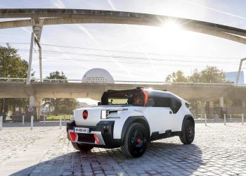 découvrez les rumeurs et infos sur le possible retour de la légendaire 2cv chez citroën, entre innovation et respect de l'héritage classique.