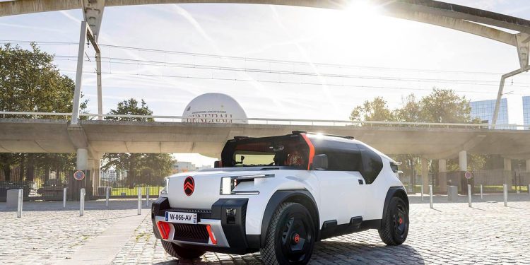 découvrez les rumeurs et infos sur le possible retour de la légendaire 2cv chez citroën, entre innovation et respect de l'héritage classique.