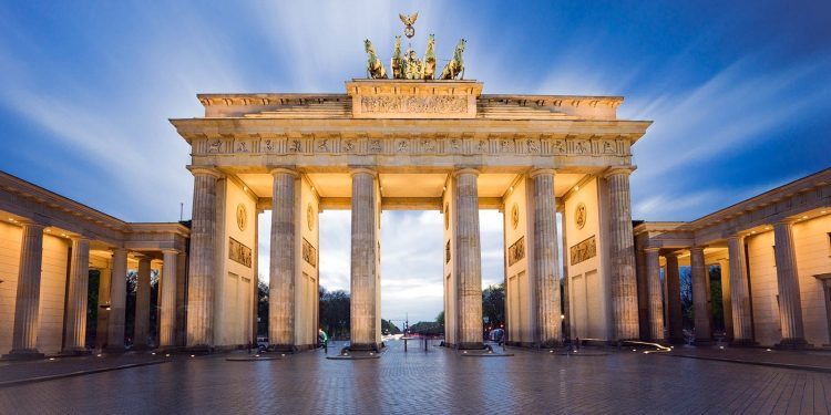 berlin salue l'accord de restructuration de volkswagen, soulignant une étape clé pour l'avenir du constructeur automobile et l'industrie allemande.